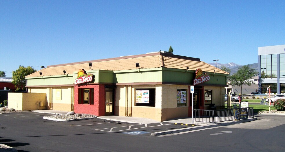 5890 S Virginia St, Reno, NV à louer - Photo de l’immeuble – Image 2 sur 3