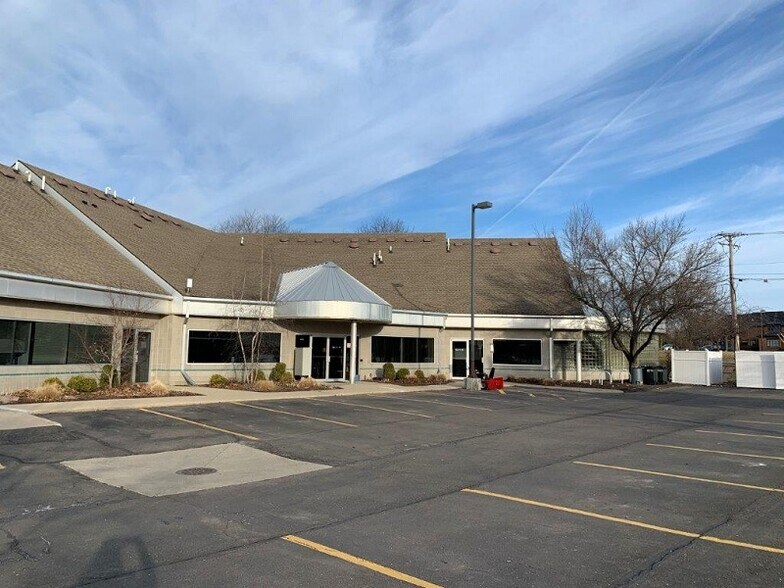 2100 S Main St, Ann Arbor, MI à louer - Photo de l’immeuble – Image 2 sur 7