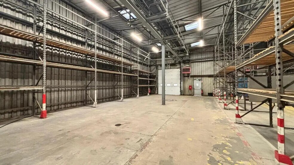 2 Rue Des Osiers, Coignières à louer - Photo de l’immeuble – Image 1 sur 8