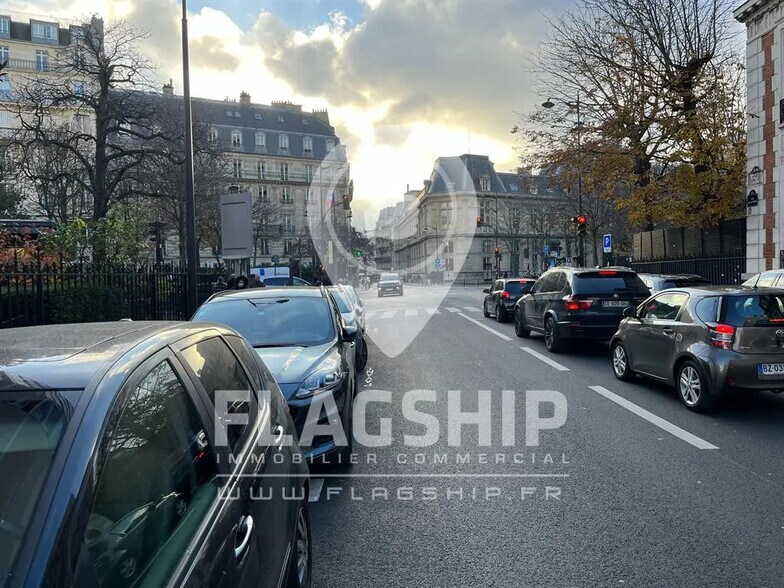 Local commercial dans Paris à louer - Photo de l’immeuble – Image 1 sur 9