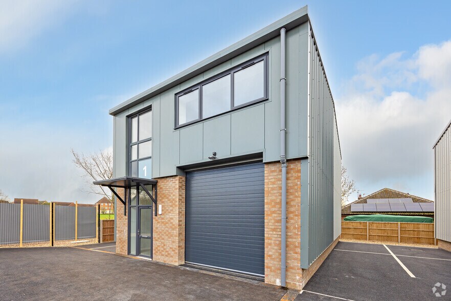 Boundary Ln, Lincoln à louer - Photo principale – Image 1 sur 2
