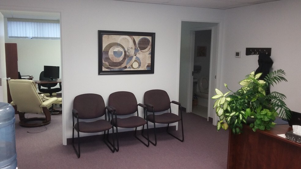 21 Concourse Gate, Ottawa, ON à louer - Photo intérieure – Image 3 sur 5