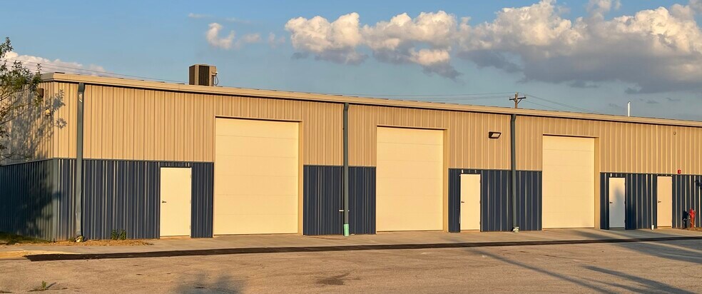 8509 Kingston Street, Avon, IN à louer - Photo de l’immeuble – Image 2 sur 5