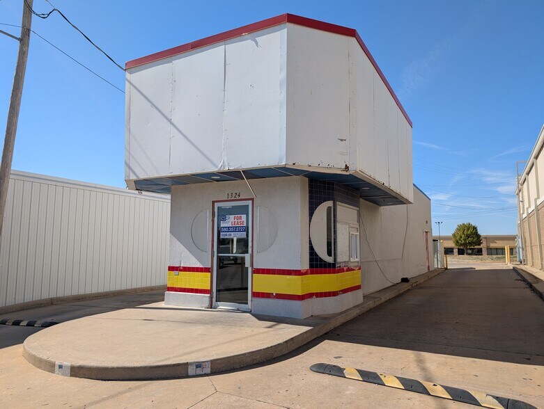 1324 NW Sheridan Rd, Lawton, OK à louer - Photo de l’immeuble – Image 2 sur 2