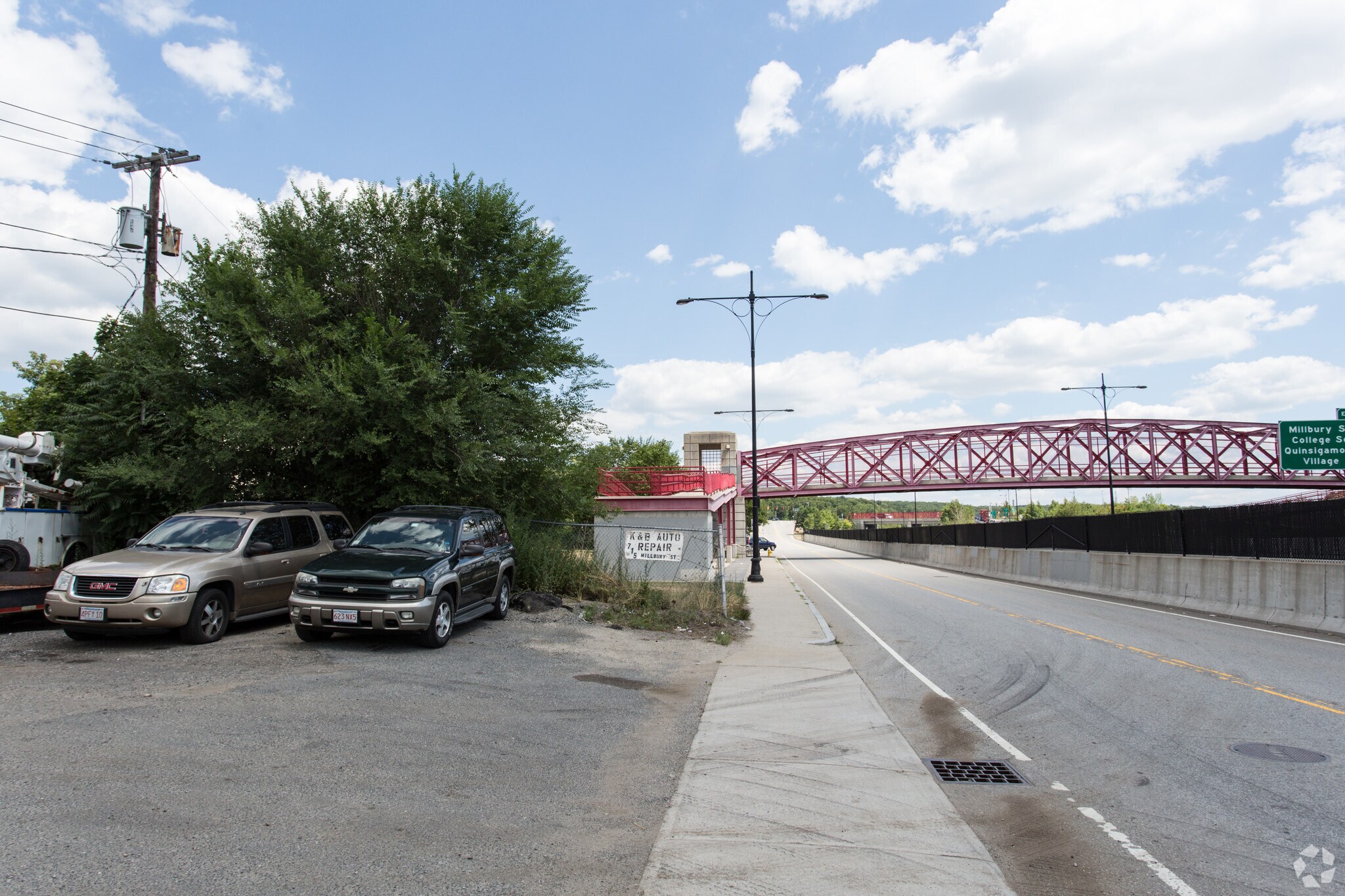 983 Millbury St, Worcester, MA à louer Photo principale– Image 1 sur 5