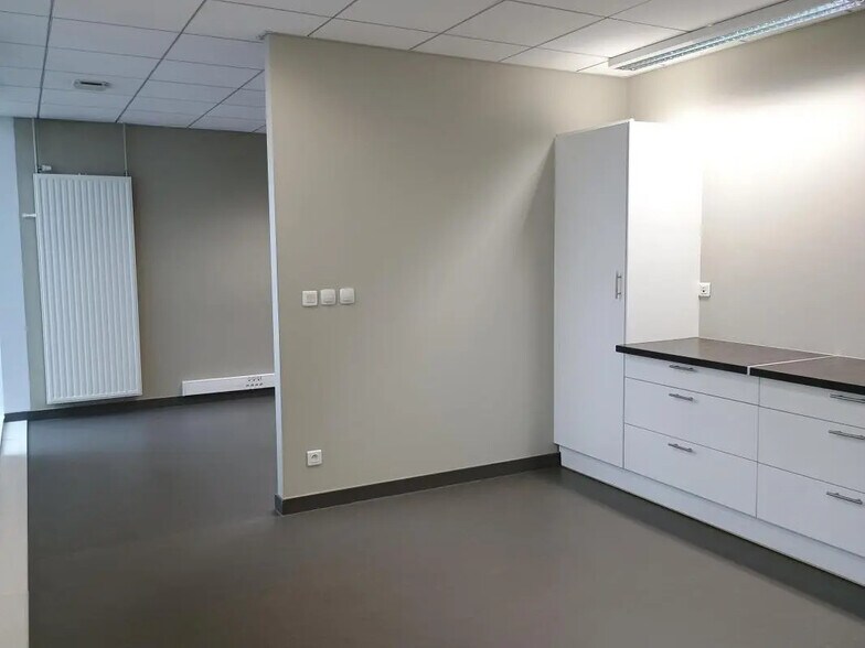 110 4 Rue Germaine Tillion, Saint-Genis-Pouilly à louer - Photo de l’immeuble – Image 1 sur 8