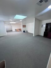 514-518 N H St, Lompoc, CA à vendre Photo intérieure– Image 2 sur 8