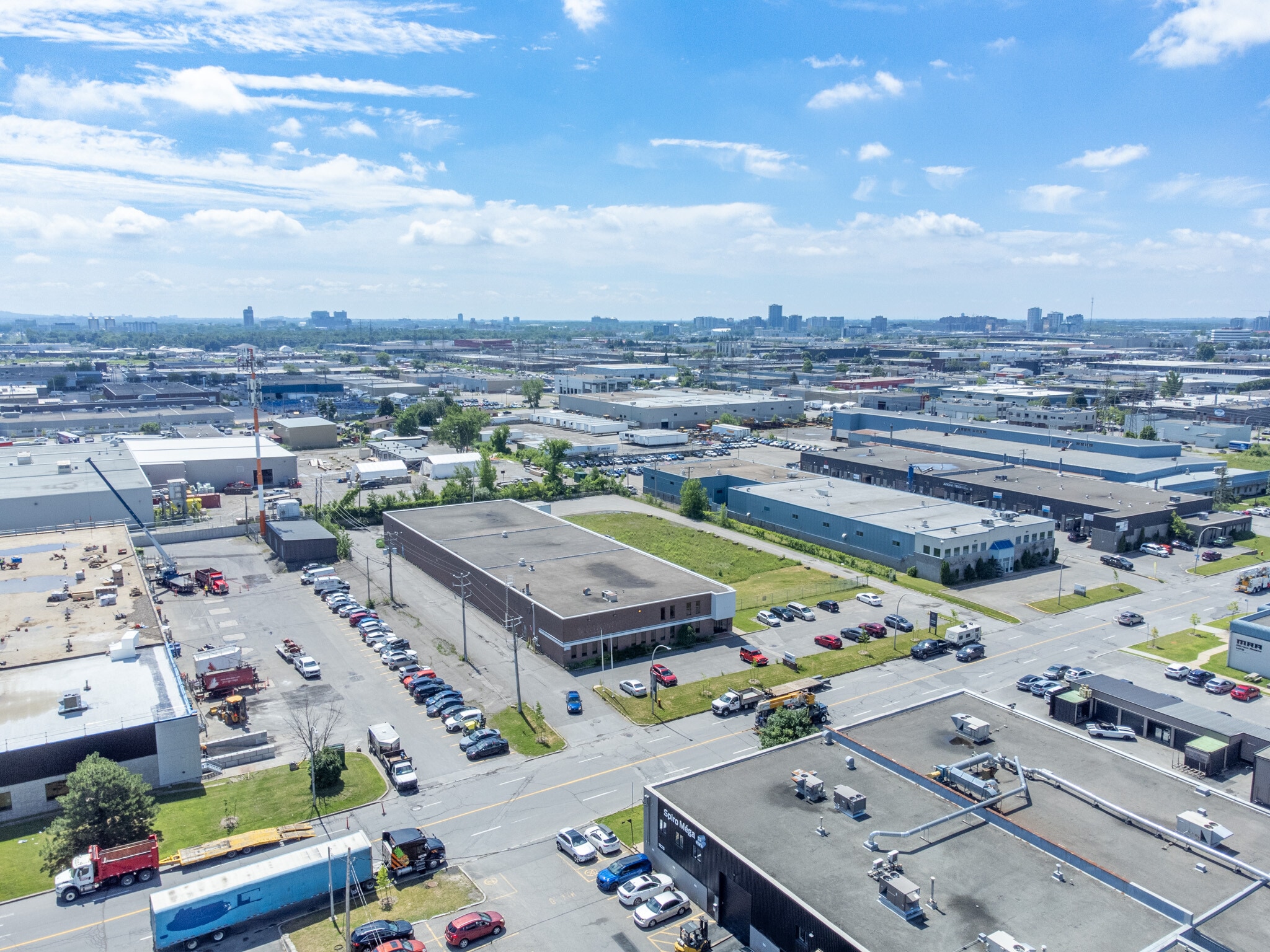 1220 Rue Michelin, Laval, QC à louer Aérien– Image 1 sur 4