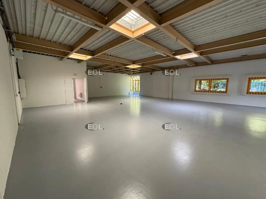 Local d’activités dans Croissy-Beaubourg à louer Photo intérieure– Image 1 sur 12