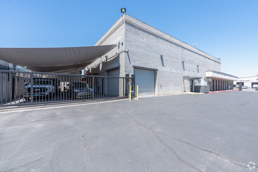 3711 Regulus Ave, Las Vegas, NV à louer - Photo de l’immeuble – Image 3 sur 6
