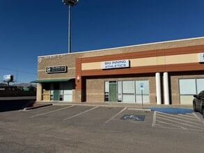 1060 Doniphan Park Cir, El Paso, TX à louer Photo de l’immeuble– Image 1 sur 1