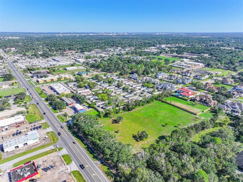 300 W Edgewood Dr, Friendswood, TX à vendre - Photo de l’immeuble – Image 3 sur 12