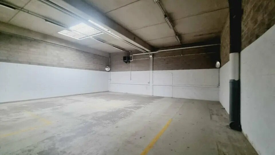 Local d’activités dans Ivry-sur-Seine à louer - Photo de l’immeuble – Image 2 sur 4