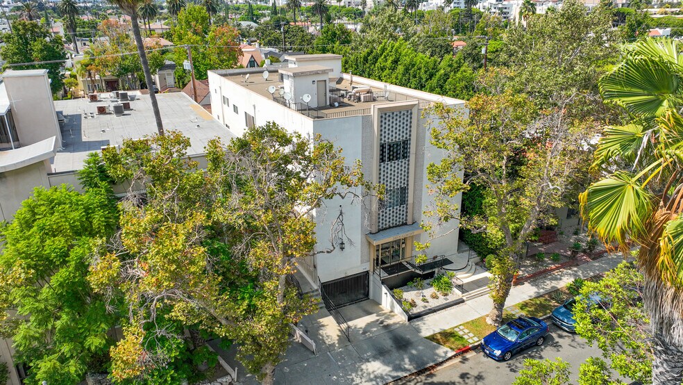 245 N Almont Dr, Beverly Hills, CA à vendre - Photo de l’immeuble – Image 1 sur 14