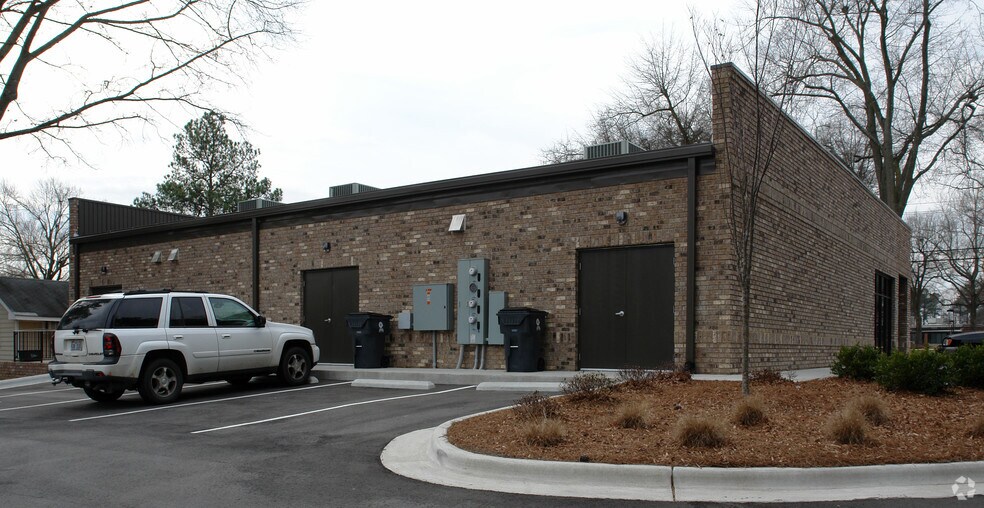 1006 N Arendell Ave, Zebulon, NC à louer - Photo de l’immeuble – Image 3 sur 6
