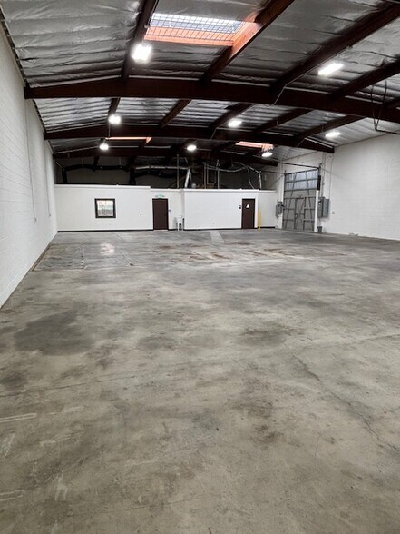 4355-4357 Rowland Ave, El Monte, CA à louer - Photo de l’immeuble – Image 3 sur 12