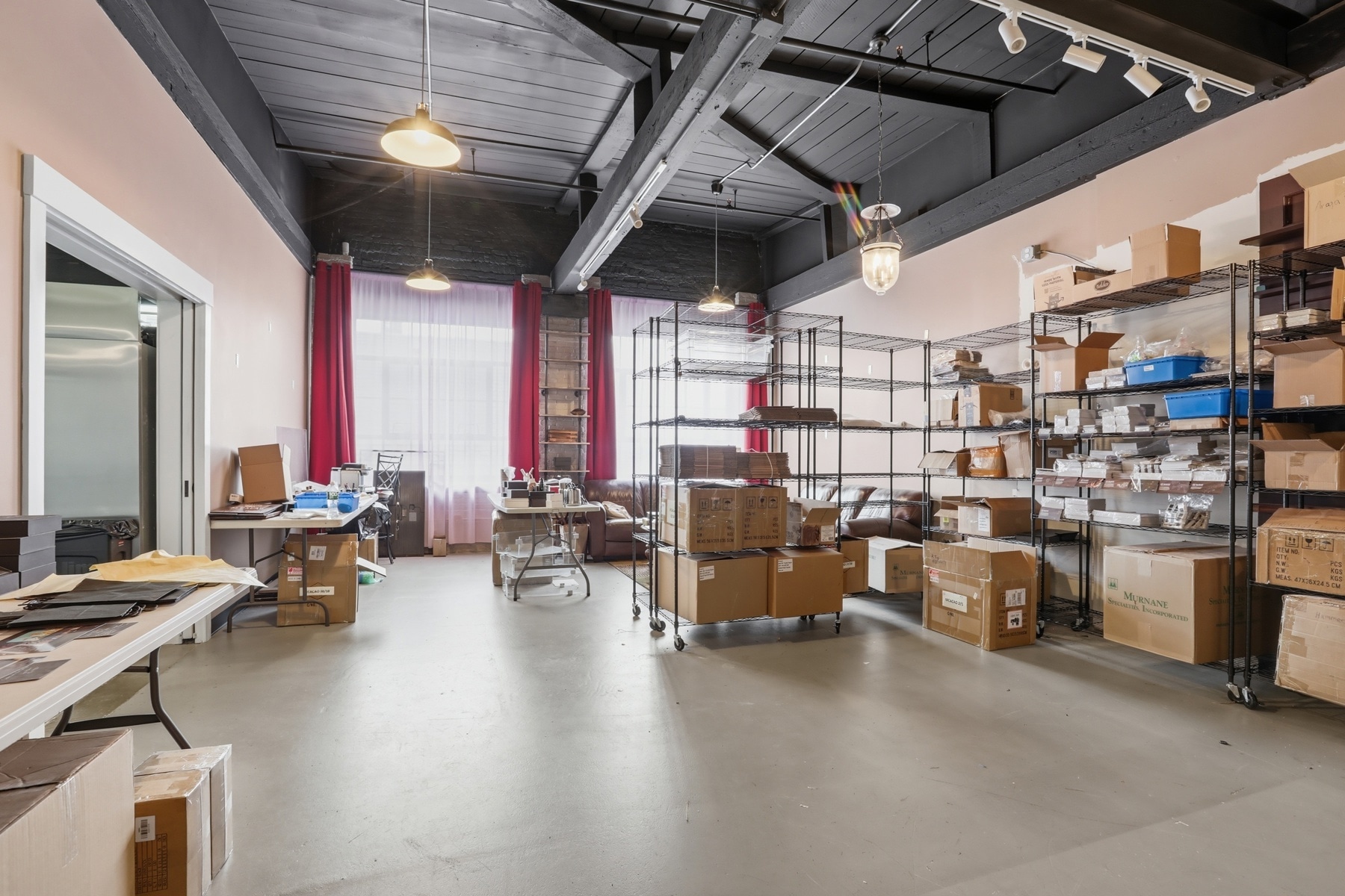 6 Chestnut St, Amesbury, MA à louer Photo intérieure– Image 1 sur 7