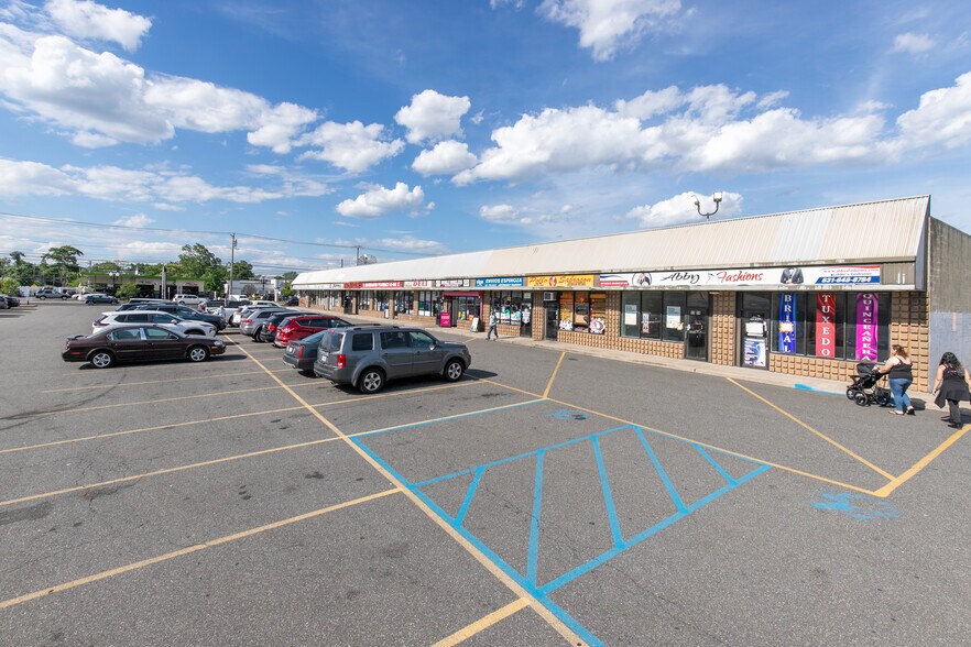 350 E Main St, Patchogue, NY à vendre - Photo de l’immeuble – Image 2 sur 5