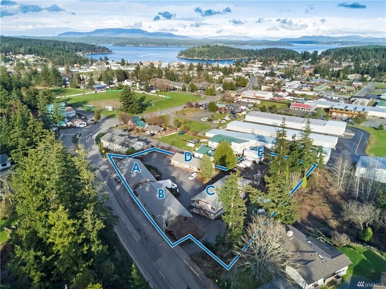 849 Spring St, Friday Harbor, WA à louer - Photo de l’immeuble – Image 2 sur 3