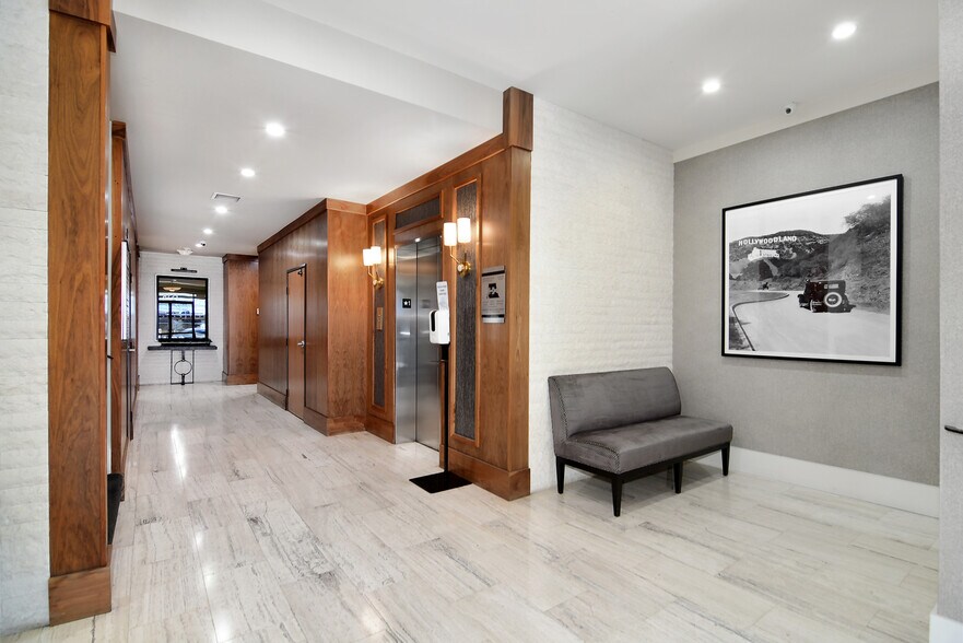 8721 W Sunset Blvd, West Hollywood, CA à louer - Photo de l’immeuble – Image 2 sur 12