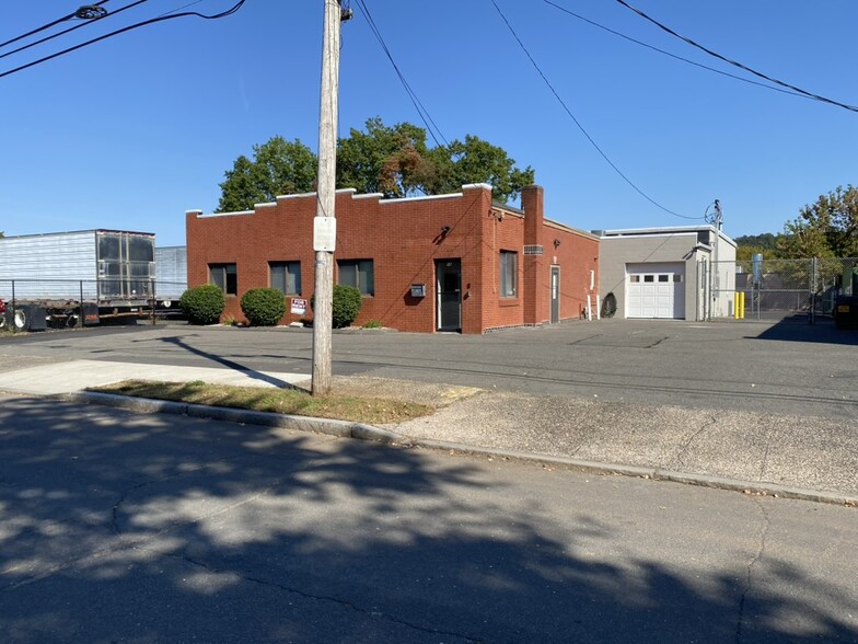 16 Custer St, West Hartford, CT à louer - Photo de l’immeuble – Image 2 sur 25