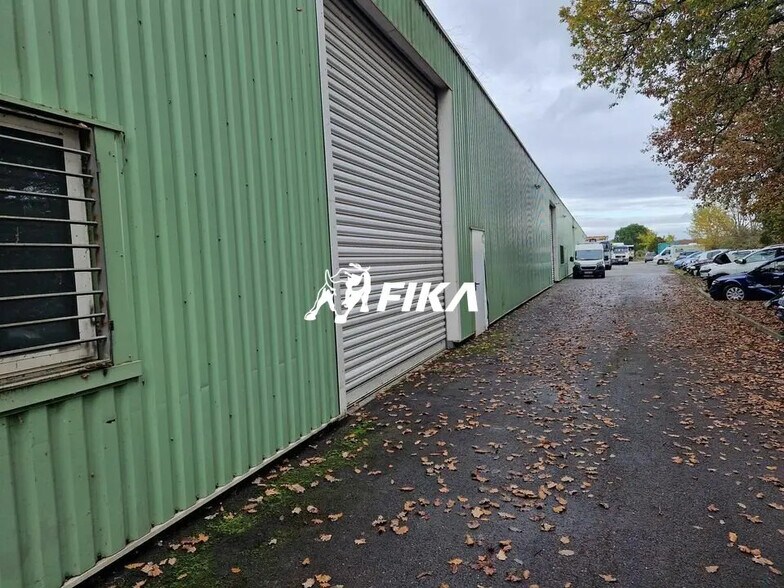 Local d'activités dans Fronton à vendre - Photo de l’immeuble – Image 2 sur 12