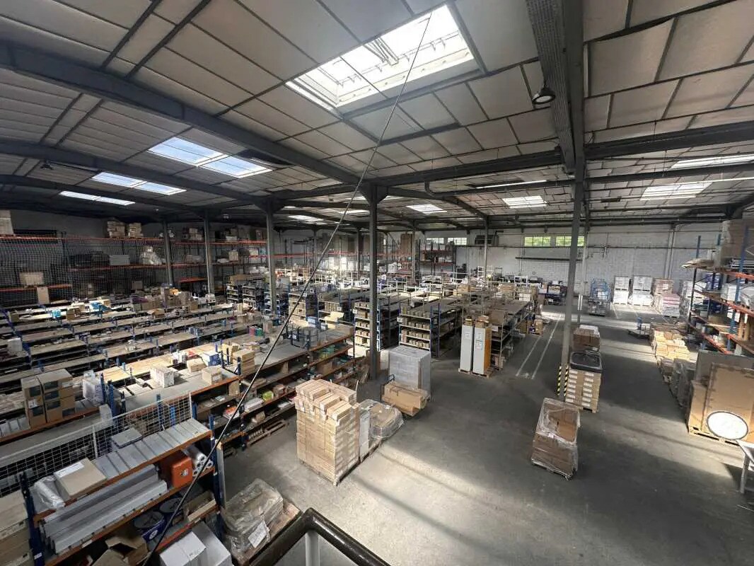 Local d’activités dans Vaulx-en-Velin à louer Photo intérieure– Image 1 sur 9