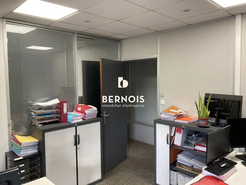 Bureau dans Six-Fours-les-Plages à louer - Photo intérieure – Image 3 sur 5