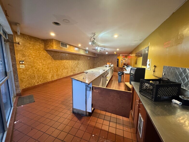 1144 Hylan Blvd, Staten Island, NY à louer - Photo de l’immeuble – Image 3 sur 8