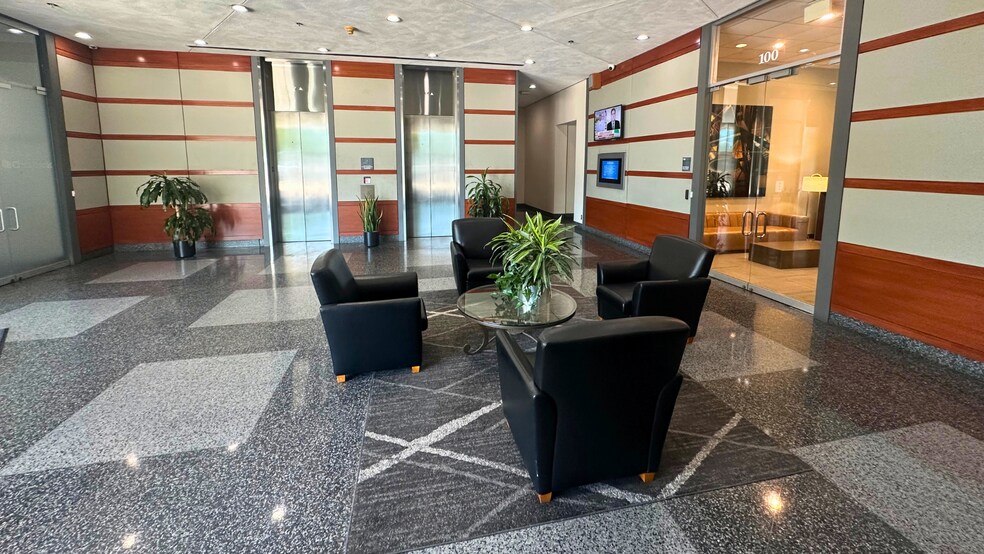 1612 Summit Ave, Fort Worth, TX à louer - Photo de l’immeuble – Image 3 sur 30