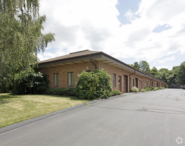 70 Raton Dr, Milford, CT à louer - Photo de l’immeuble – Image 1 sur 5