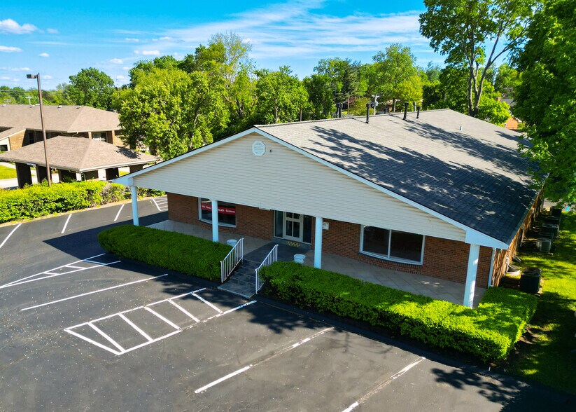 216 E Reynolds Rd, Lexington, KY à louer - Photo principale – Image 1 sur 33