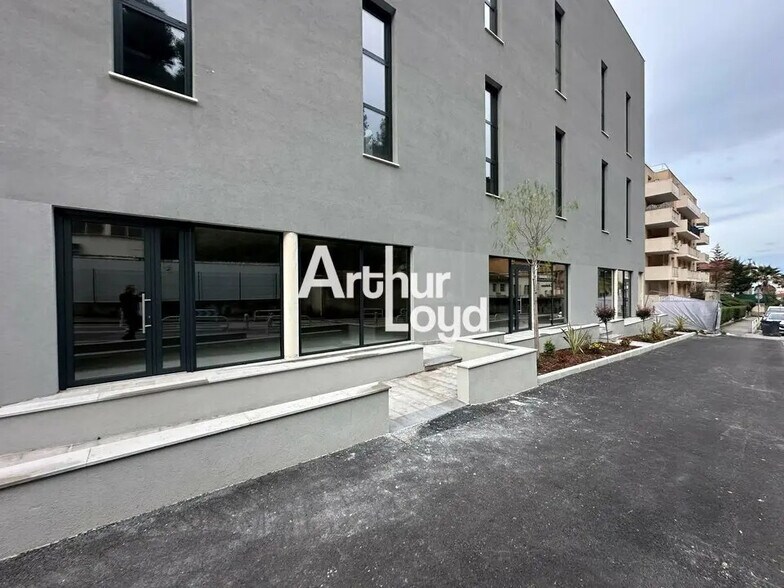 Local d'activités dans Nice à vendre - Photo de l’immeuble – Image 1 sur 3