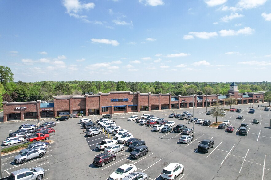 6307 Burlington Rd, Whitsett, NC à louer - Photo de l’immeuble – Image 1 sur 4