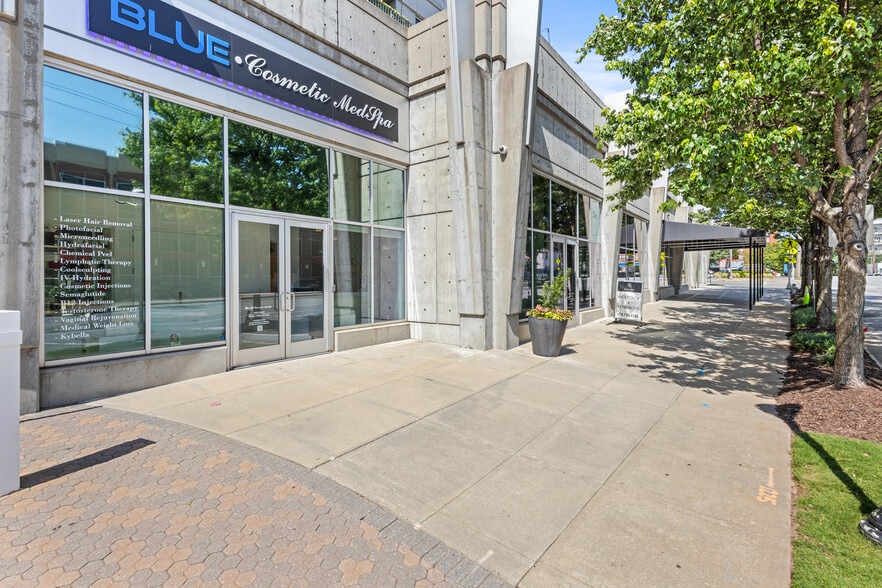 250 Pharr Rd NE, Atlanta, GA à louer - Photo de l’immeuble – Image 2 sur 30
