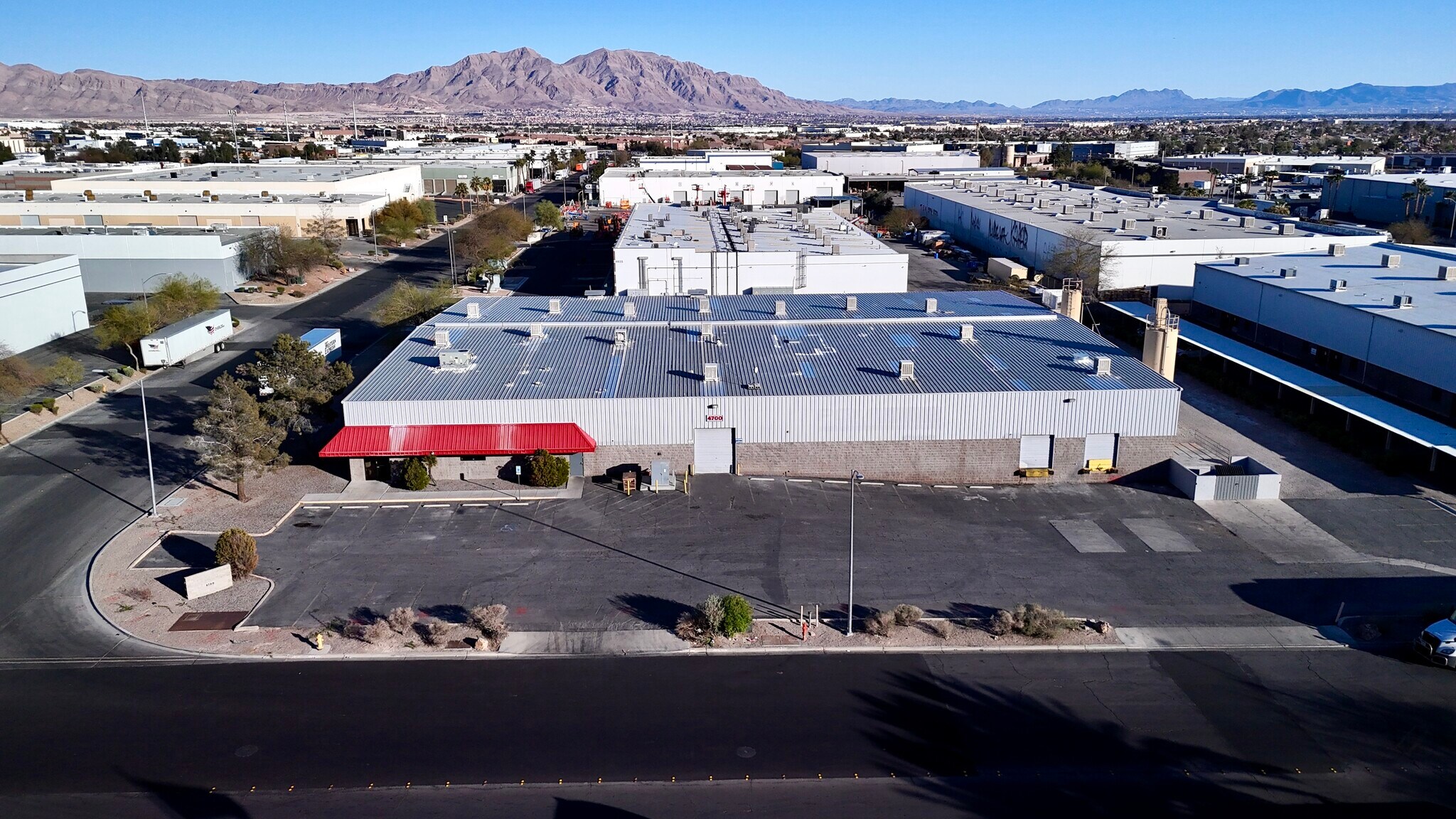 4700 Mitchell St, North Las Vegas, NV à vendre Photo de l’immeuble– Image 1 sur 7