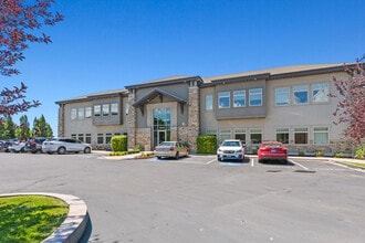 230 N 1200 E, Lehi, UT à louer Photo de l’immeuble– Image 1 sur 15