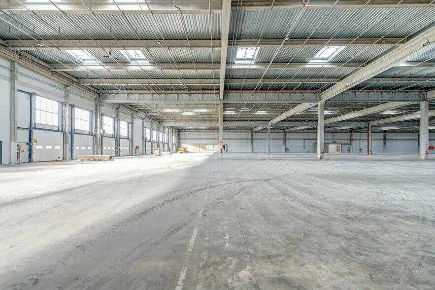 Industriel/Logistique dans Allonne à louer - Photo de l’immeuble – Image 3 sur 8