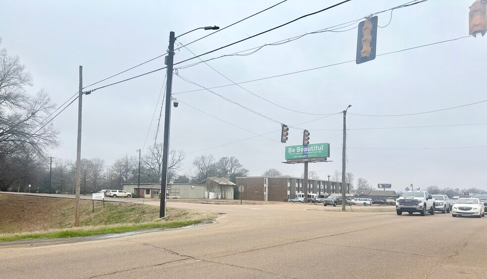 901 US-82, Greenwood, MS à vendre - Photo principale – Image 1 sur 8