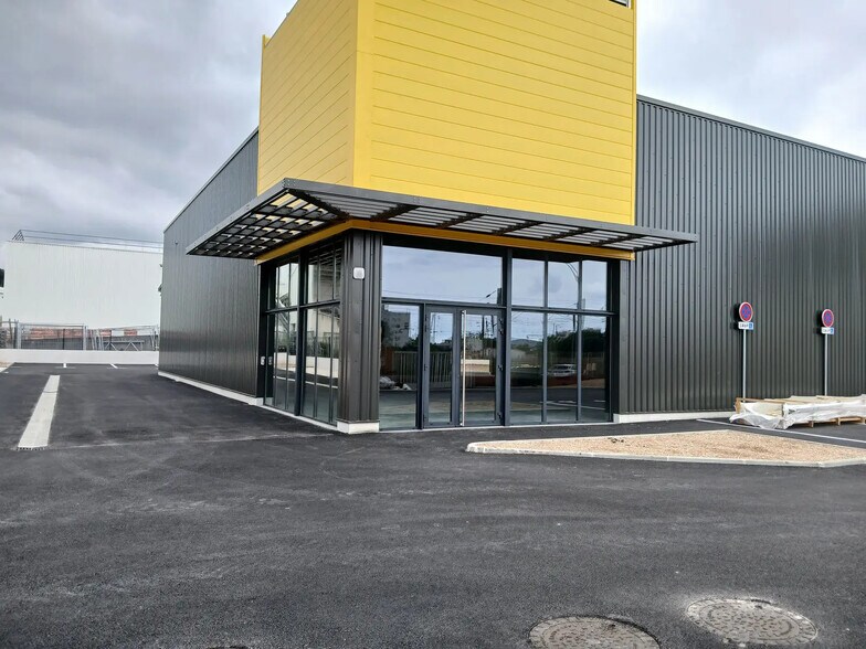 Local commercial dans La Seyne-sur-Mer à louer - Photo de l’immeuble – Image 1 sur 6
