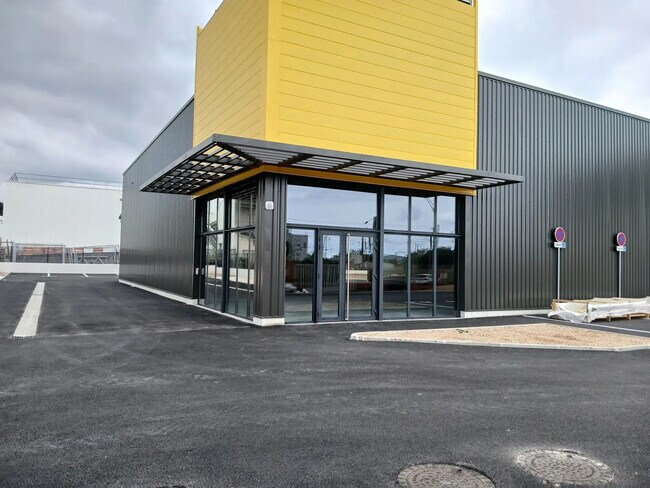 Plus de détails pour Local commercial à louer