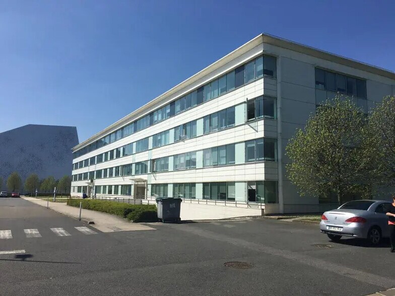Bureau dans Lieusaint à louer - Photo de l’immeuble – Image 1 sur 16