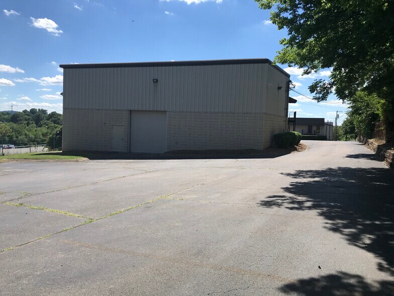 501 Ligon Dr, Nashville, TN à louer - Photo de l’immeuble – Image 3 sur 16