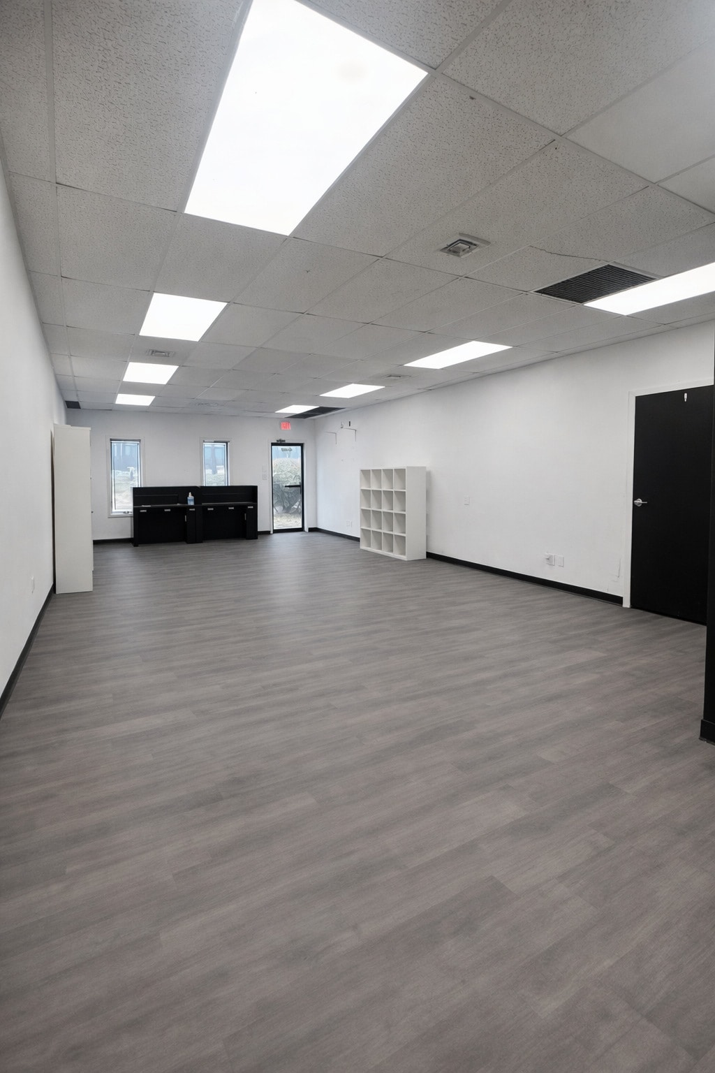 232 N Belle Mead Rd, East Setauket, NY à louer Photo intérieure– Image 1 sur 6