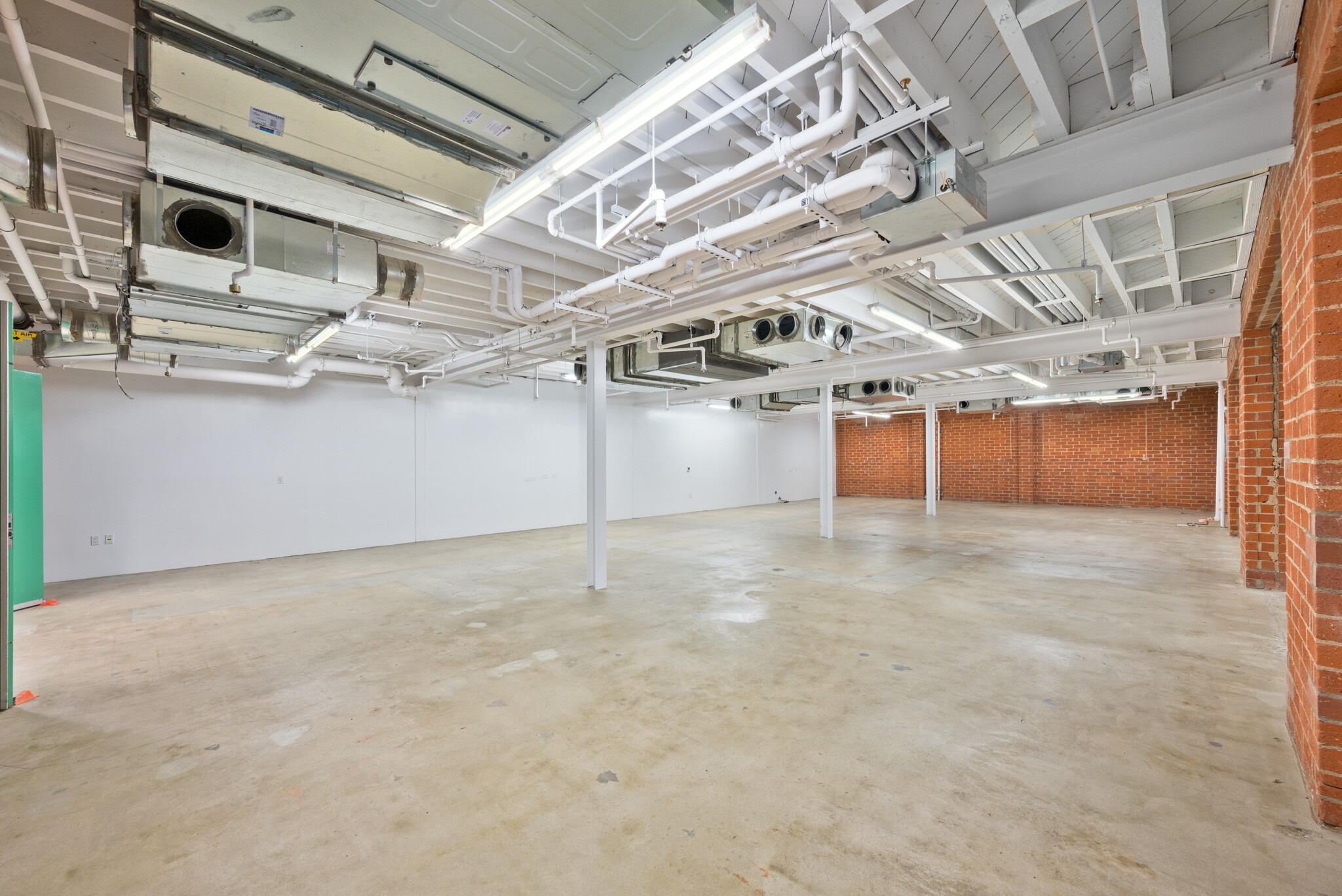 2440 S Sepulveda Blvd, Los Angeles, CA à louer Photo intérieure– Image 1 sur 4