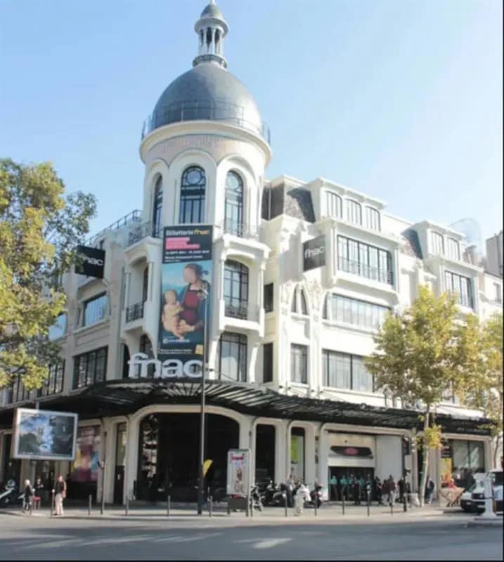 Local commercial dans Paris à louer Photo de l’immeuble– Image 1 sur 4