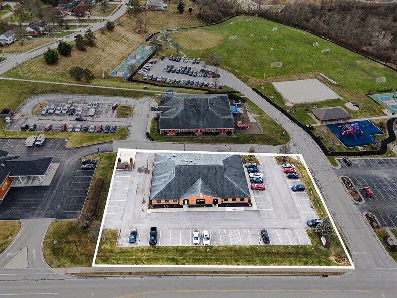 599 Freedom Park Dr, Edgewood, KY à louer - Photo de l’immeuble – Image 3 sur 22