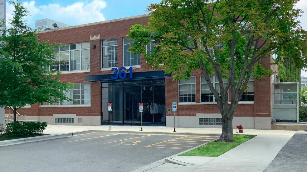 361 W Chestnut St, Chicago, IL à louer - Photo de l’immeuble – Image 2 sur 19