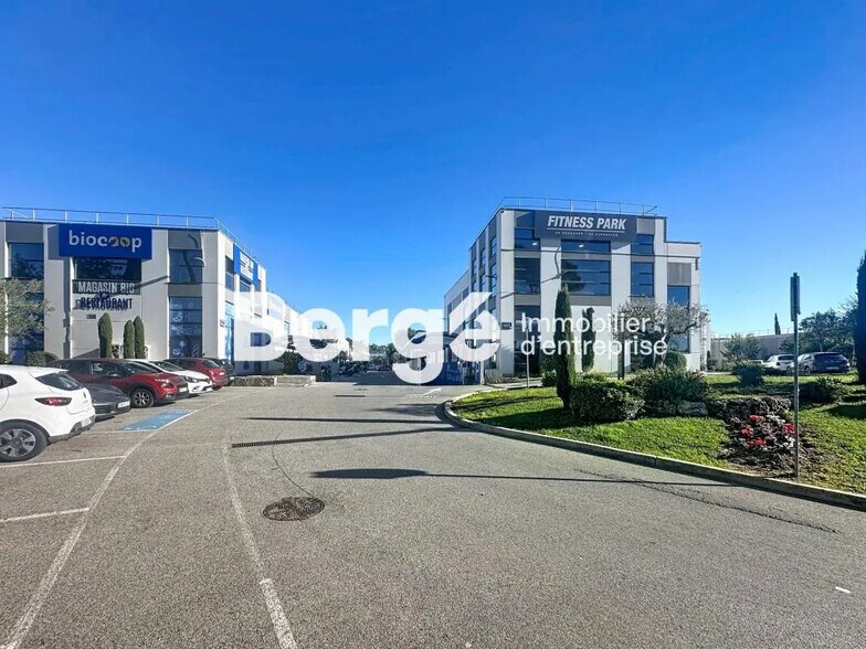 Industriel/Logistique dans Mougins à louer - Photo de l’immeuble – Image 2 sur 4