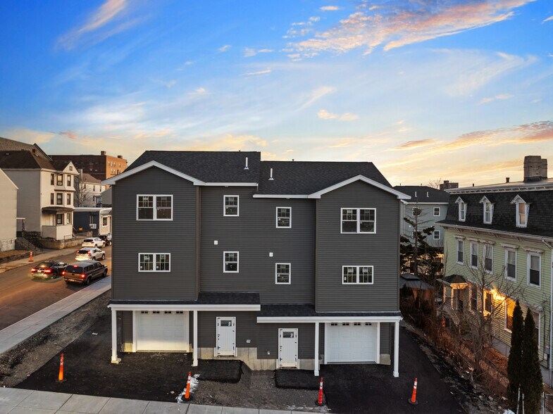 206 Durfee St, Fall River, MA à vendre - Photo de l’immeuble – Image 2 sur 16